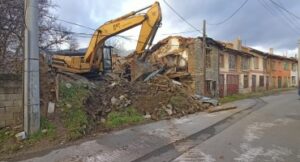 Seydişehir Belediyesi, Tehlike Arz Eden Metruk Binaların Yıkımına Başladı