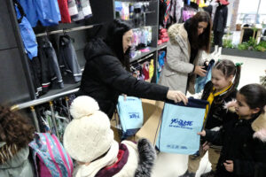 “Yüzme Bilmeyen Kalmasın” Projesiyle 8 Bin 500 Öğrenciyi Yüzme ile Tanıştırıyor