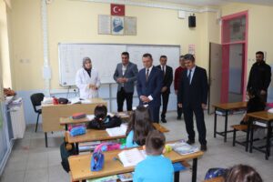KAYMAKAM TÜRKMAN'DAN TÜRKMENCAMİLİ OKULLARINA ZİYARET