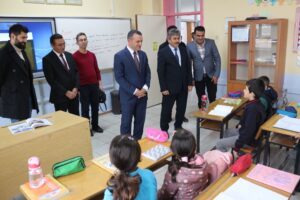 KAYMAKAM TÜRKMAN'DAN TÜRKMENCAMİLİ OKULLARINA ZİYARET