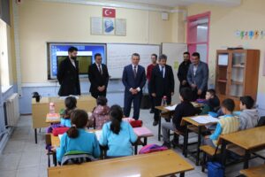 KAYMAKAM TÜRKMAN'DAN TÜRKMENCAMİLİ OKULLARINA ZİYARET