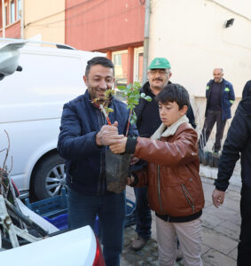 TARIMSAL KALKINMA İÇİN ÇİFTÇİYE 808 MİLYON LİRA DESTEK