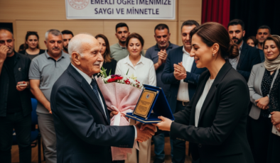 Hüyük’te Emekli Öğretmene Duygusal Veda Töreni