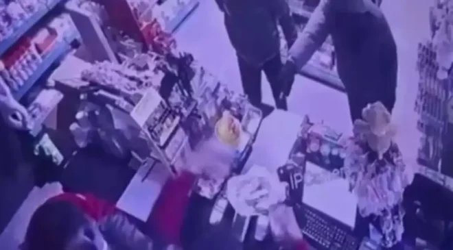 Akaryakıt Gaspçıları, Parayı Başka İstisyonda Harcamış