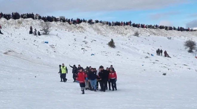 Aladağ Kayak Merkezi’nde Kaza: Yaralı Genç Helikopterle Taşındı