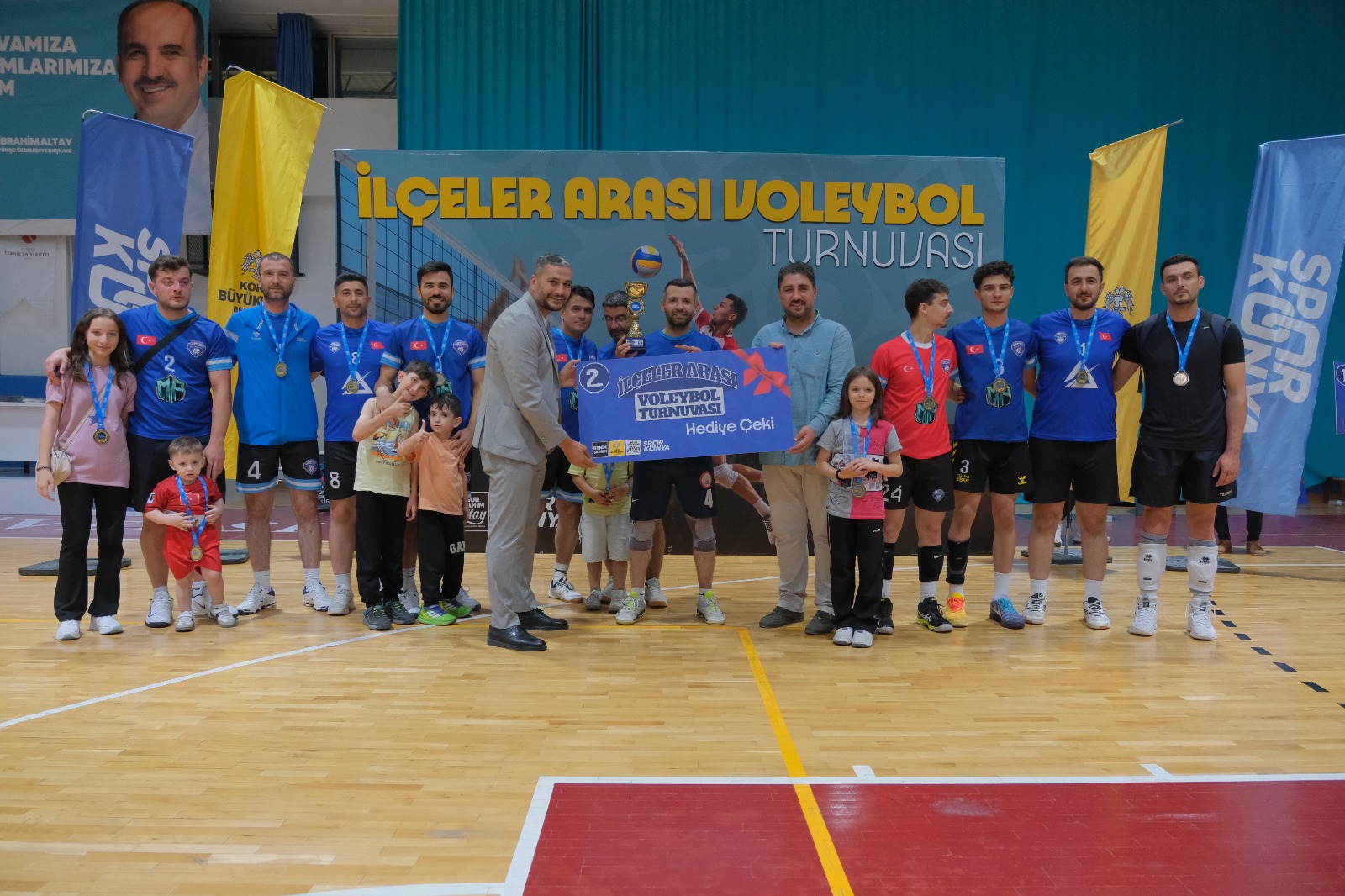 Hadim, Voleybol Turnuvası'nda Şampiyon Oldu