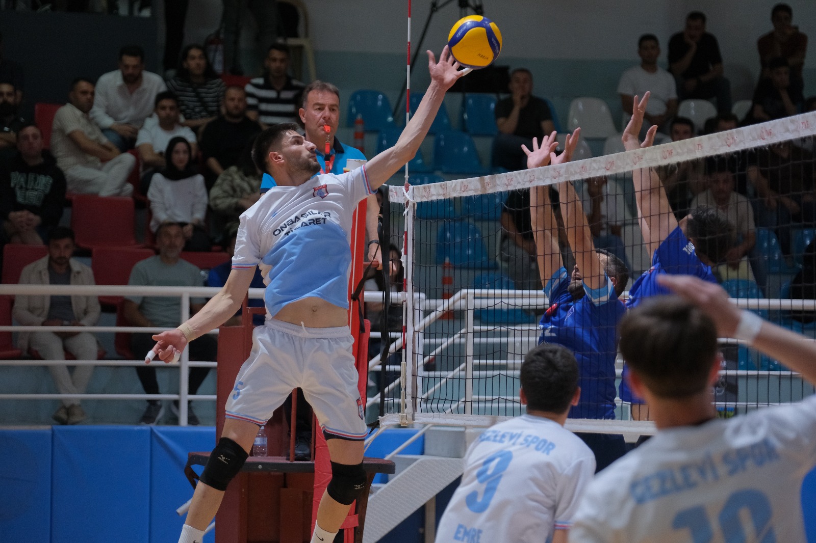 Hadim, Voleybol Turnuvası'nda Şampiyon Oldu