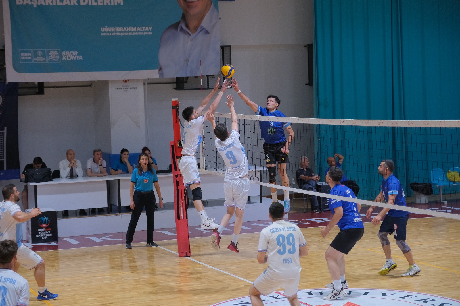 Hadim, Voleybol Turnuvası'nda Şampiyon Oldu