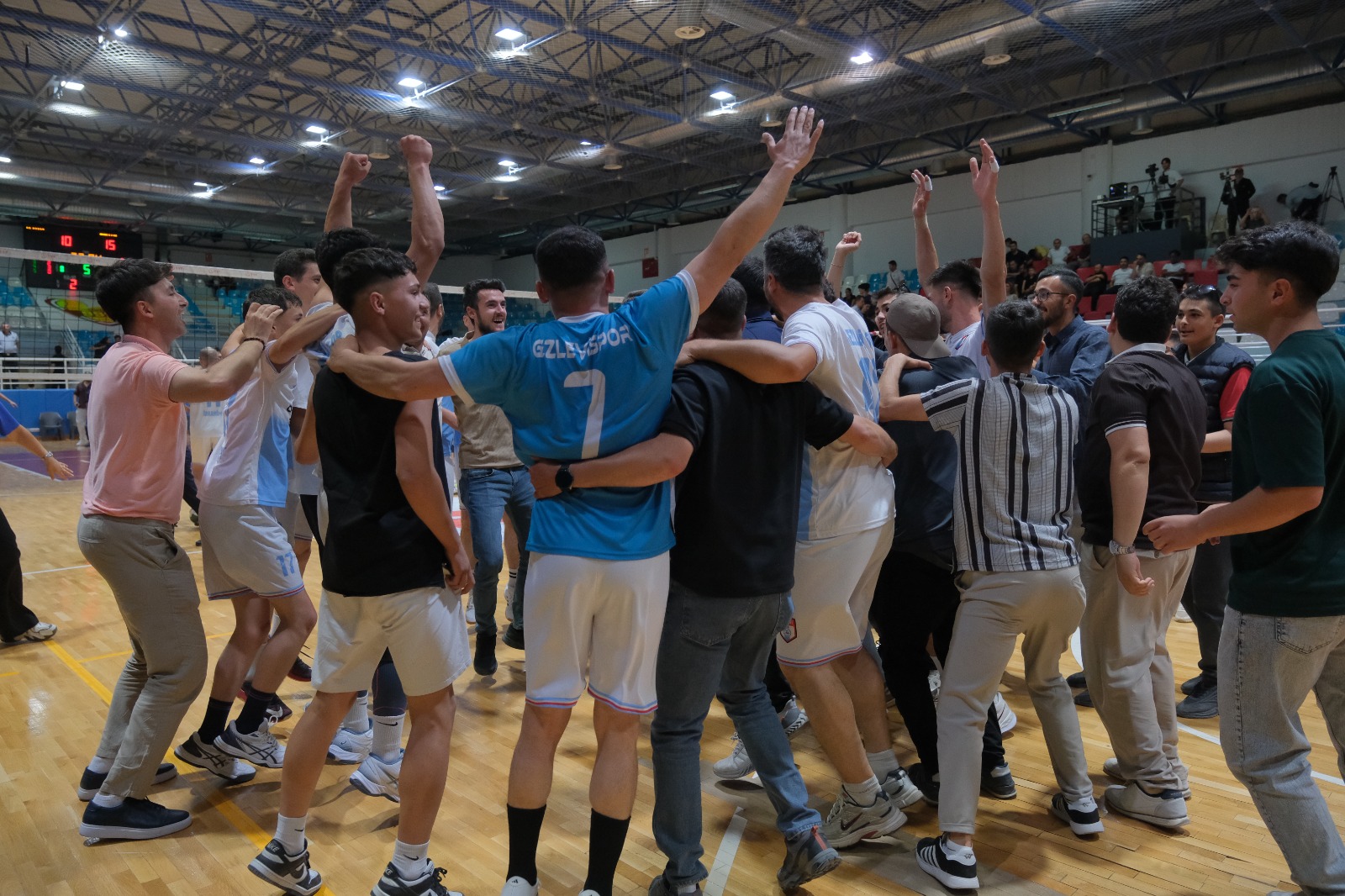 Hadim, Voleybol Turnuvası'nda Şampiyon Oldu